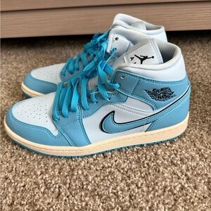 Jordan 1 Mid SE - Ice Blue